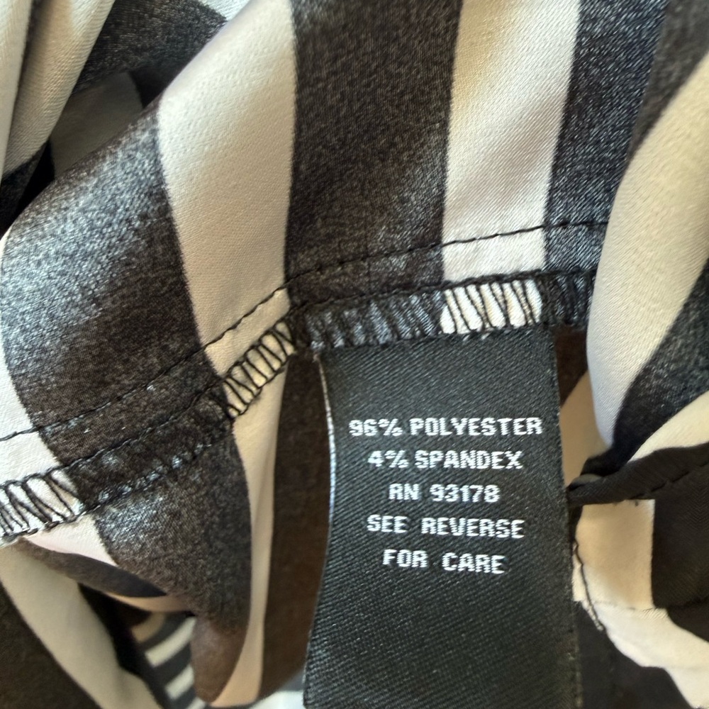 Premise Black & White Striped V-Neck Zip Top - Picture 4 of 4